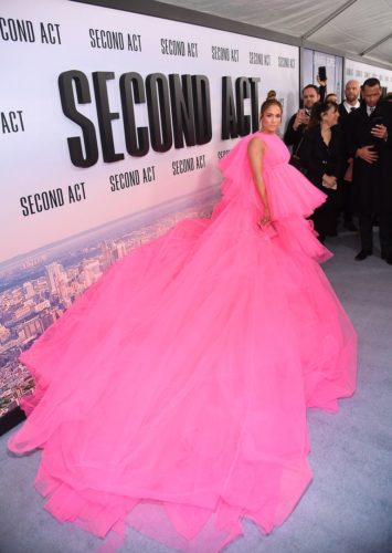 https://www.elle.com/culture/celebrities/a25573376/jennifer-lopez-pink-tulle-gown-second-act-premiere/