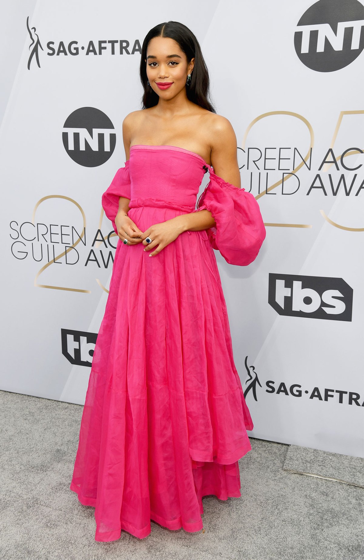 https://www.usmagazine.com/stylish/pictures/sag-awards-2019-red-carpet-fashion-see-celeb-dresses-gowns/lucy-boynton-6/